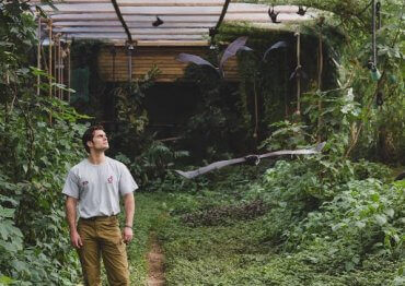 Henry Cavill ved Durrell Wildlife Conservation Trust
